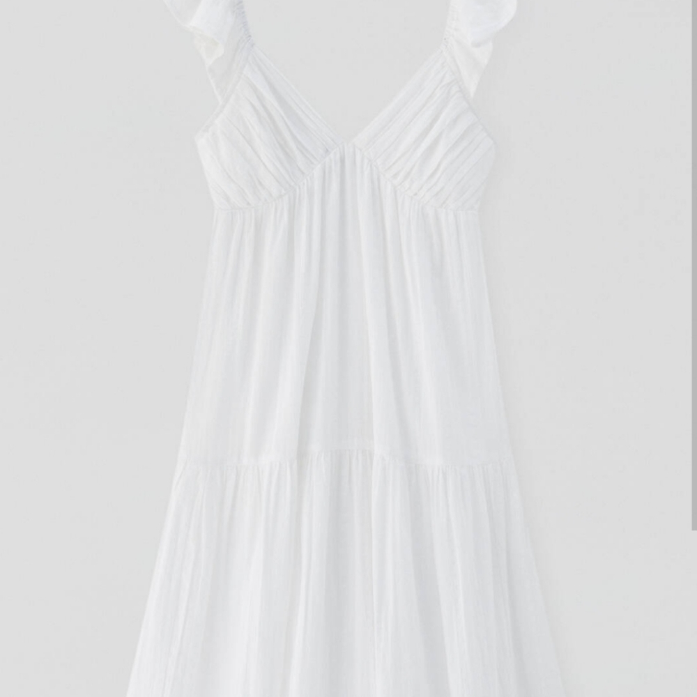 Beautiful flowy balconette midi dres